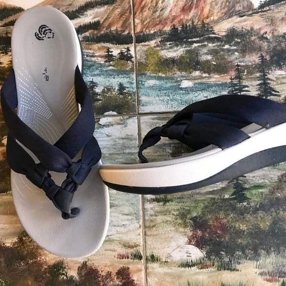 clarks arla jane flip flops